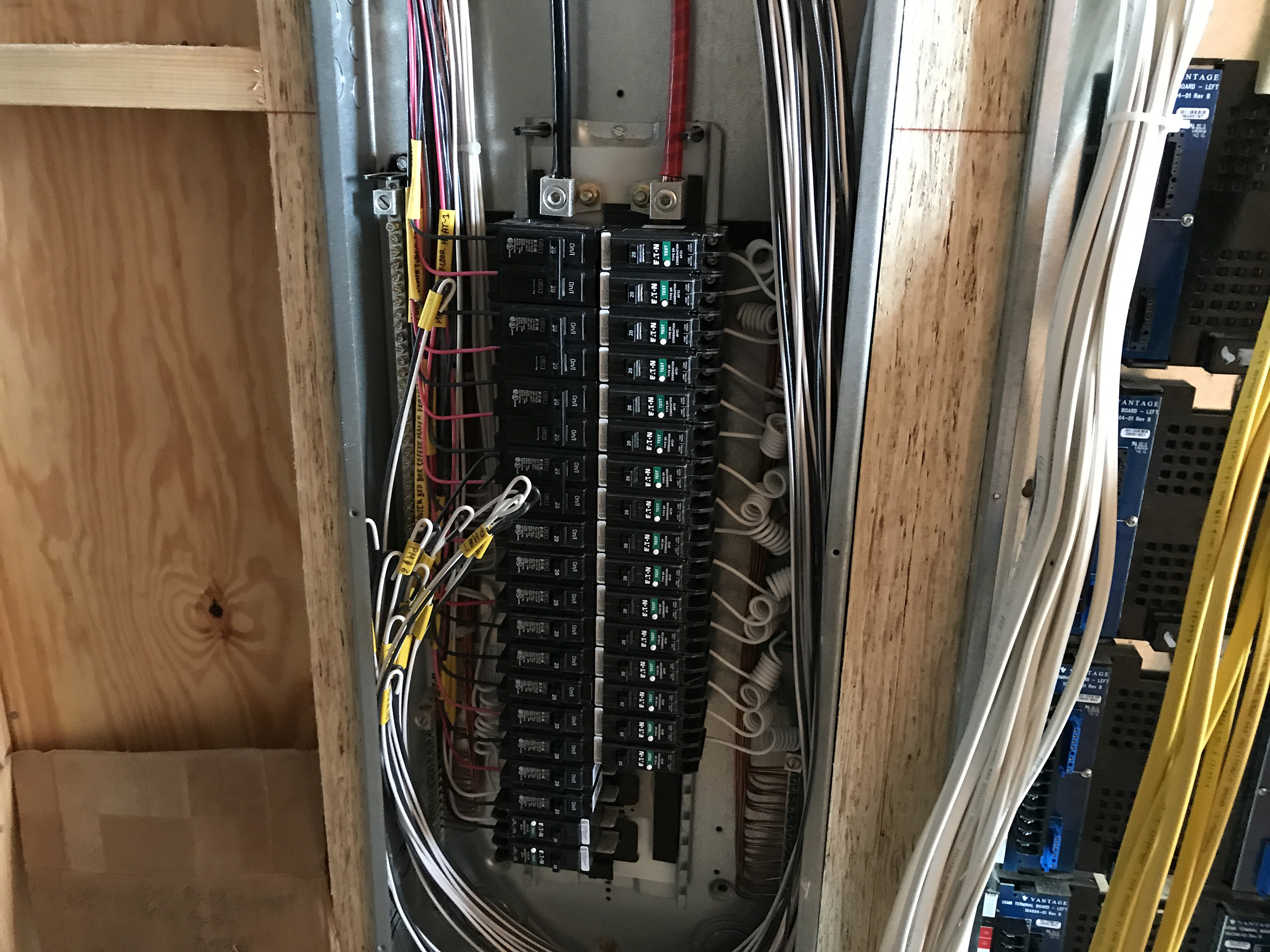 Workers ob Job Site Image - Visit Our Temporary Power Page